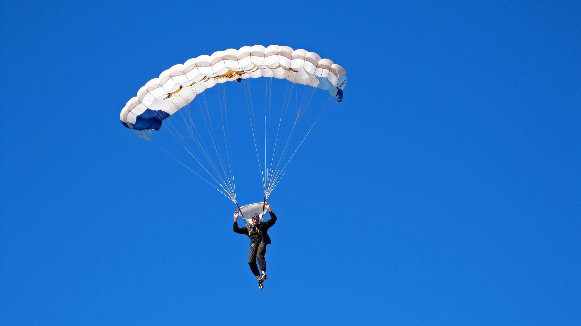 【澳客网】哈登盛赞篮网新星，卡梅隆·托马斯比我离开大学时更厉害